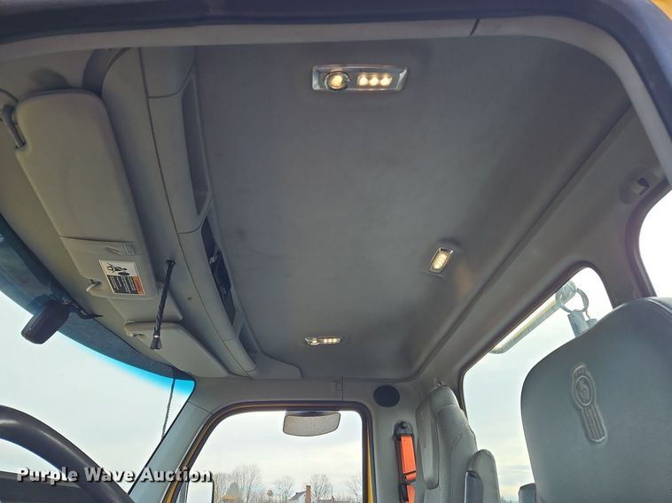 image for item NZ9141 2019 Kenworth T680 semi truck