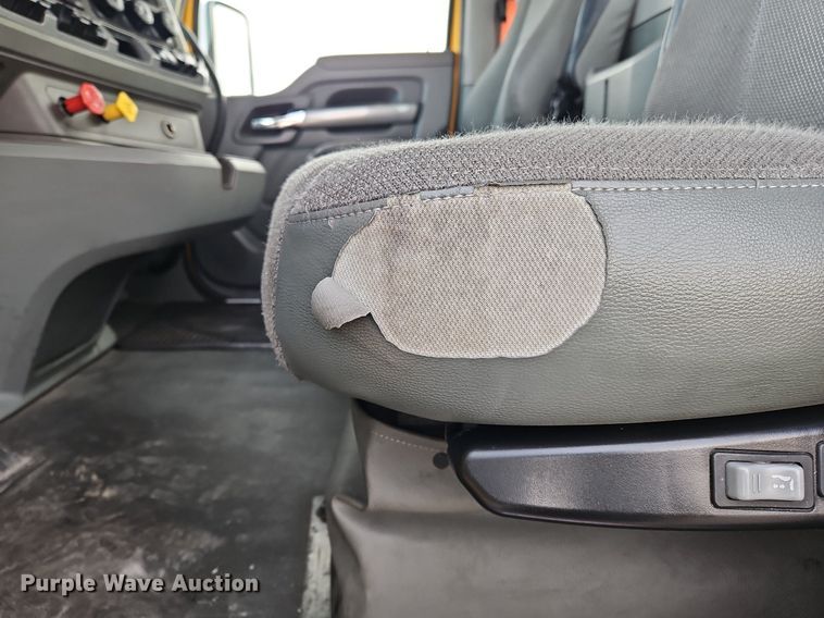 image for item NZ9141 2019 Kenworth T680 semi truck