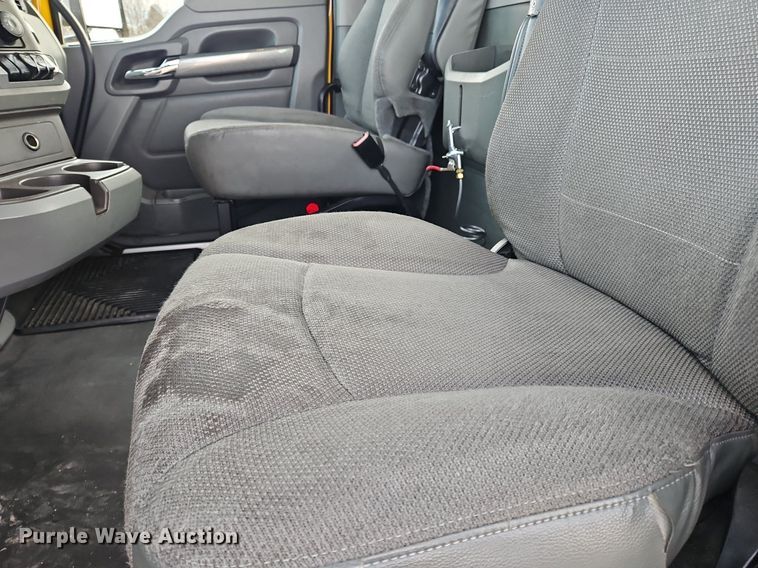 image for item NZ9141 2019 Kenworth T680 semi truck