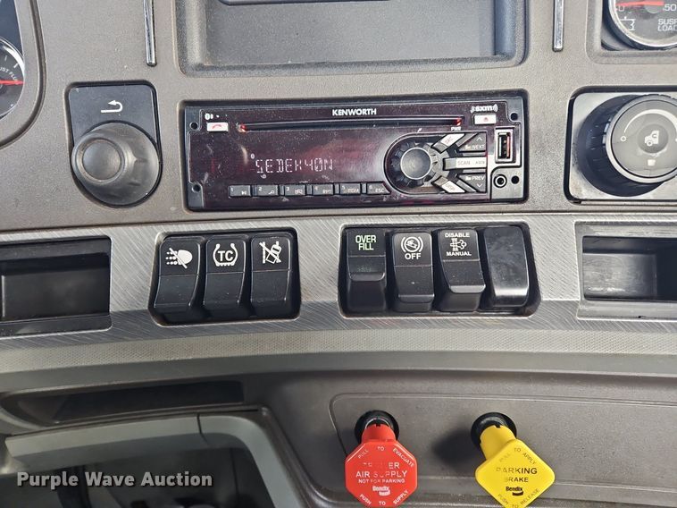 image for item NZ9141 2019 Kenworth T680 semi truck