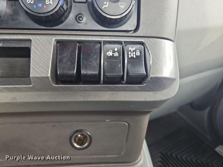 image for item NZ9141 2019 Kenworth T680 semi truck