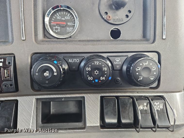 image for item NZ9141 2019 Kenworth T680 semi truck