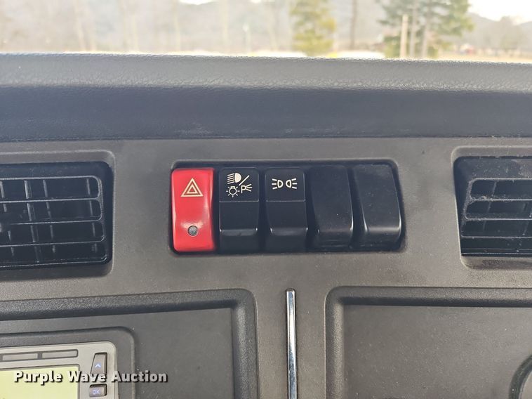 image for item NZ9141 2019 Kenworth T680 semi truck