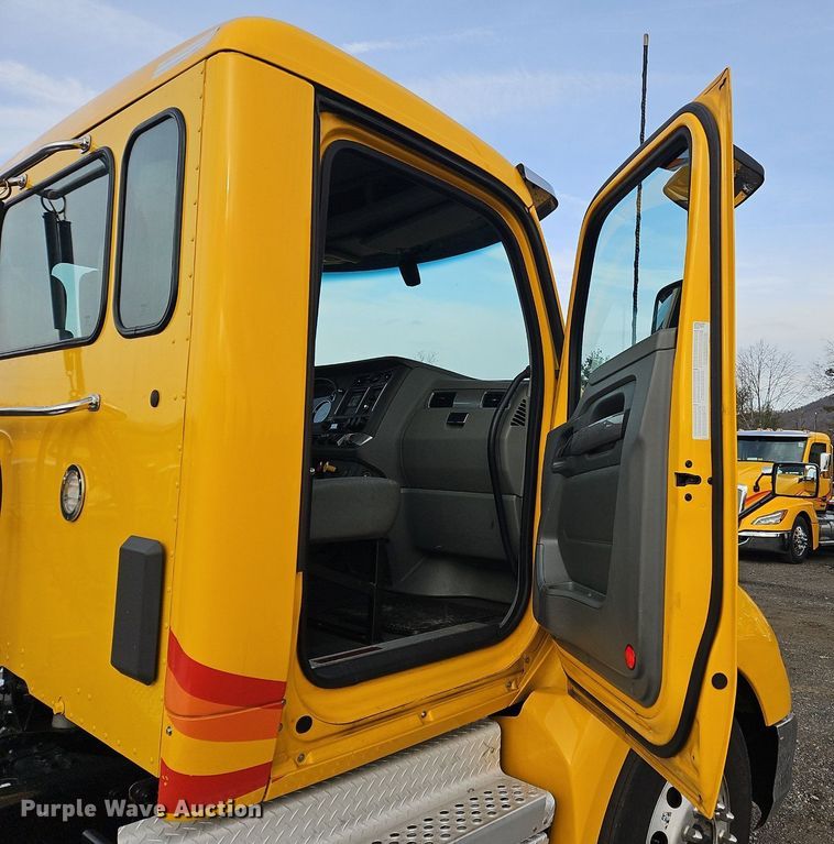 image for item NZ9141 2019 Kenworth T680 semi truck