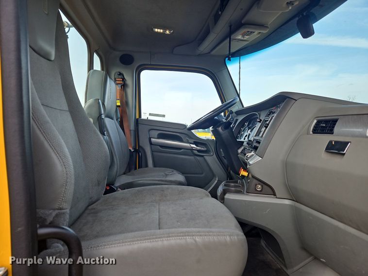 image for item NZ9141 2019 Kenworth T680 semi truck