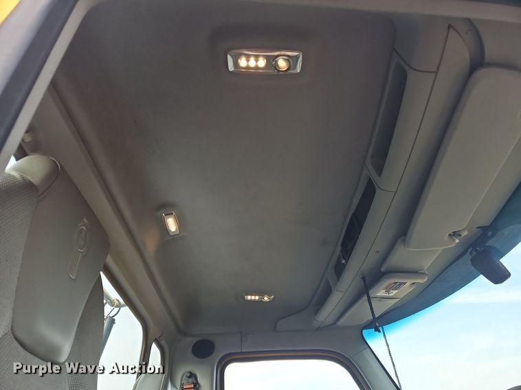 image for item NZ9141 2019 Kenworth T680 semi truck