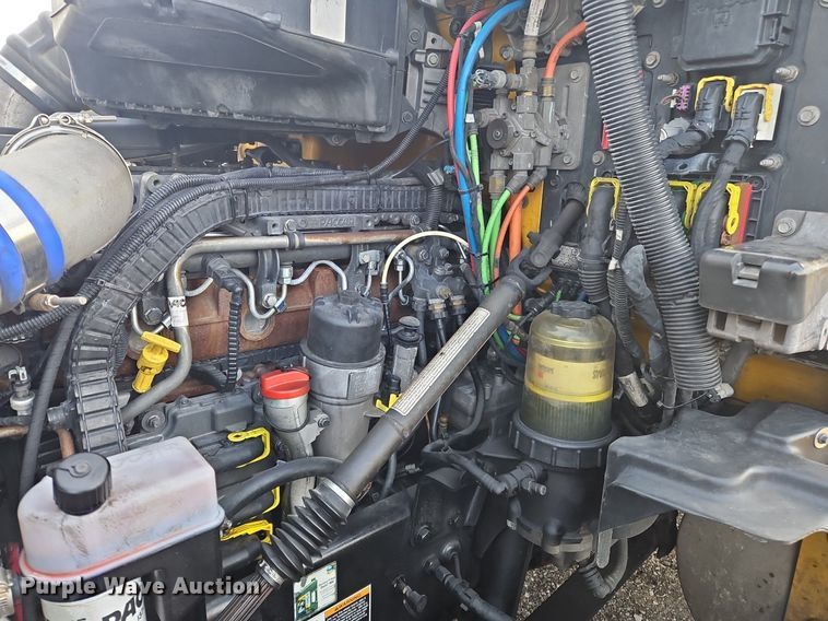 image for item NZ9141 2019 Kenworth T680 semi truck