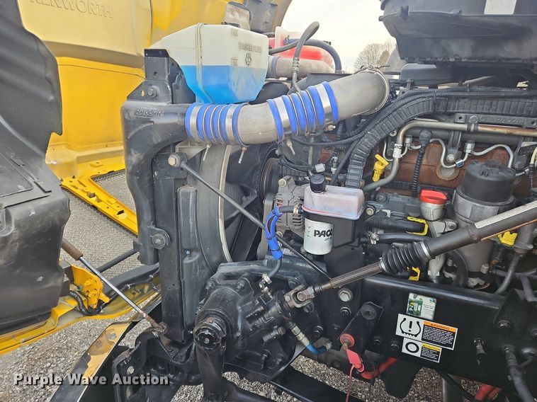 image for item NZ9141 2019 Kenworth T680 semi truck