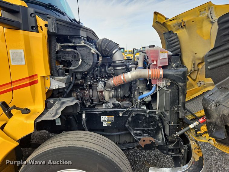 image for item NZ9141 2019 Kenworth T680 semi truck