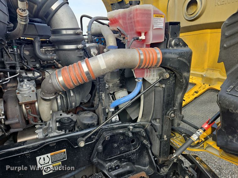 image for item NZ9141 2019 Kenworth T680 semi truck