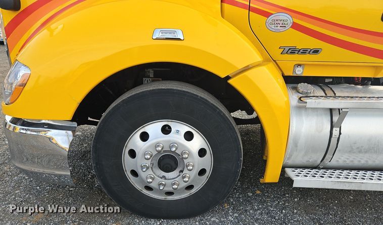 image for item NZ9141 2019 Kenworth T680 semi truck