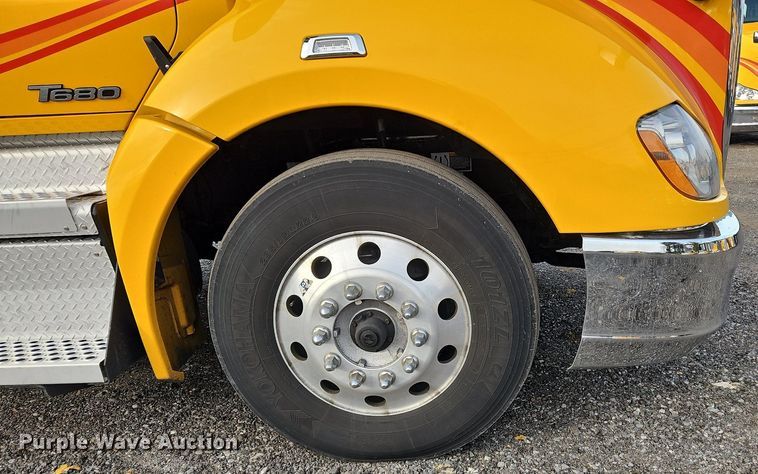 image for item NZ9141 2019 Kenworth T680 semi truck