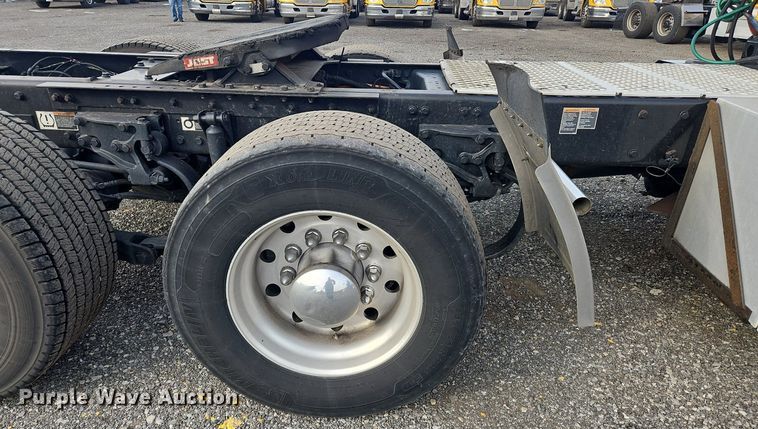 image for item NZ9141 2019 Kenworth T680 semi truck