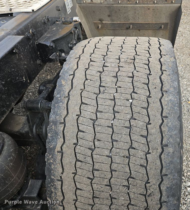 image for item NZ9141 2019 Kenworth T680 semi truck