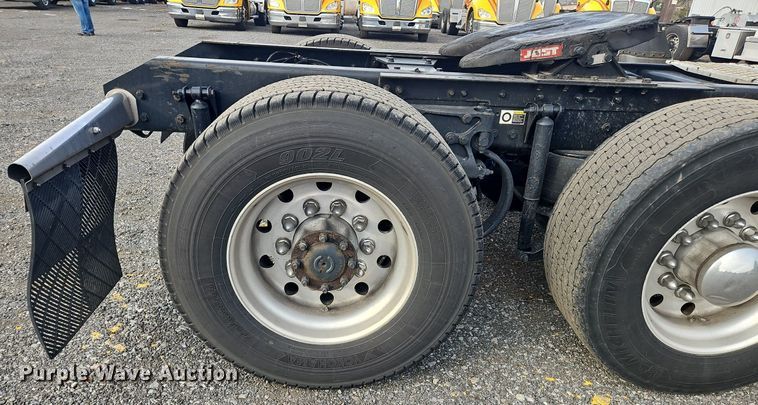 image for item NZ9141 2019 Kenworth T680 semi truck