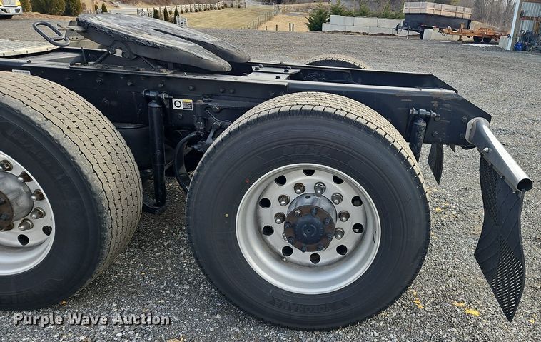 image for item NZ9141 2019 Kenworth T680 semi truck