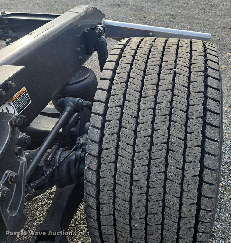 image for item NZ9141 2019 Kenworth T680 semi truck