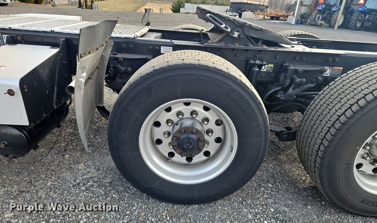 image for item NZ9141 2019 Kenworth T680 semi truck