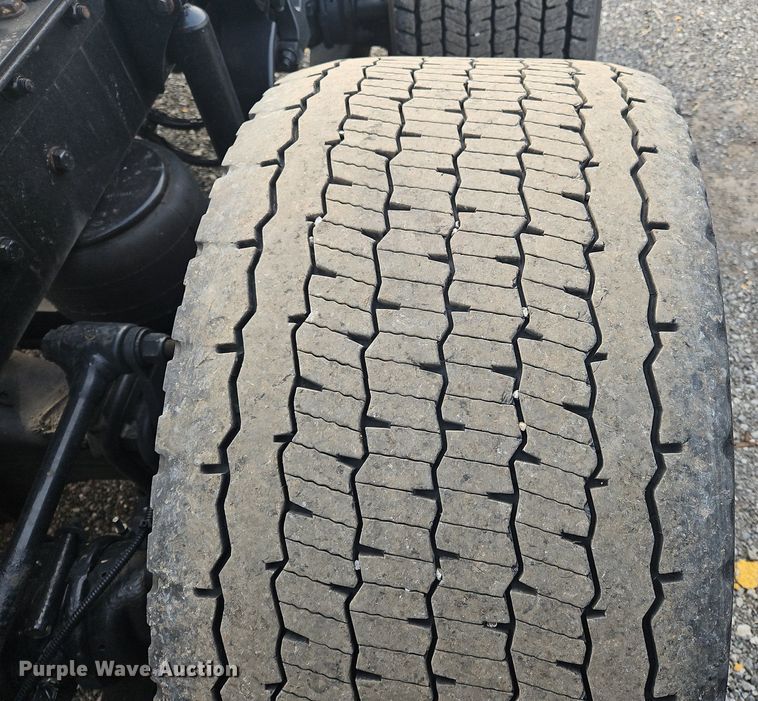 image for item NZ9141 2019 Kenworth T680 semi truck