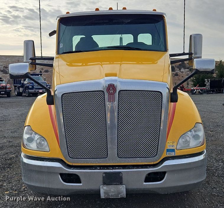 image for item NZ9142 2019 Kenworth  T680 semi truck