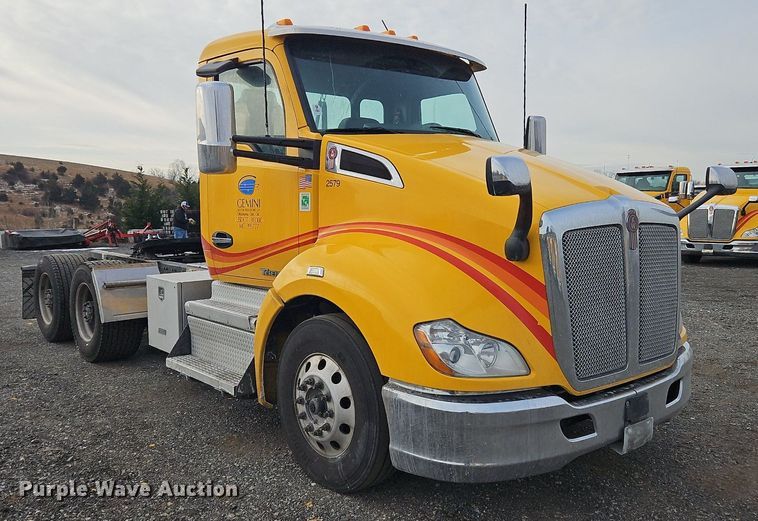 image for item NZ9142 2019 Kenworth  T680 semi truck