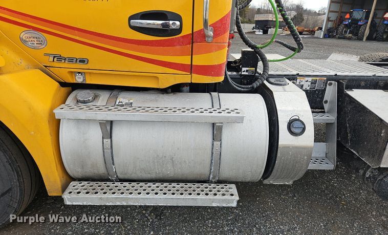 image for item NZ9142 2019 Kenworth  T680 semi truck