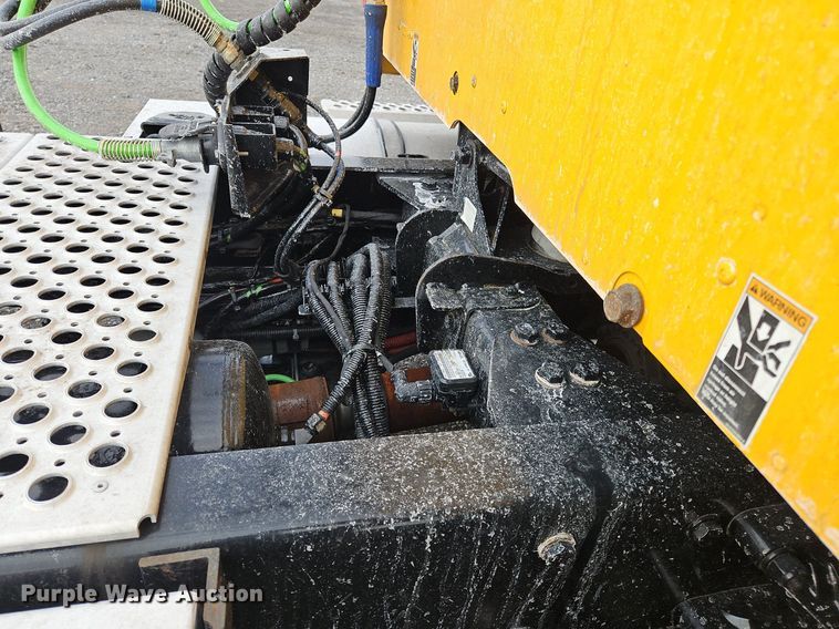 image for item NZ9142 2019 Kenworth  T680 semi truck