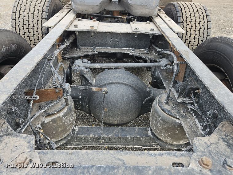 image for item NZ9142 2019 Kenworth  T680 semi truck