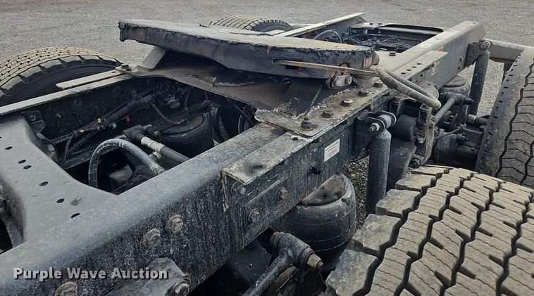 image for item NZ9142 2019 Kenworth  T680 semi truck