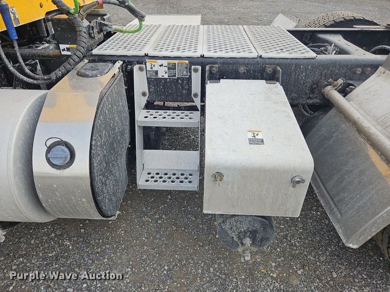 image for item NZ9142 2019 Kenworth  T680 semi truck