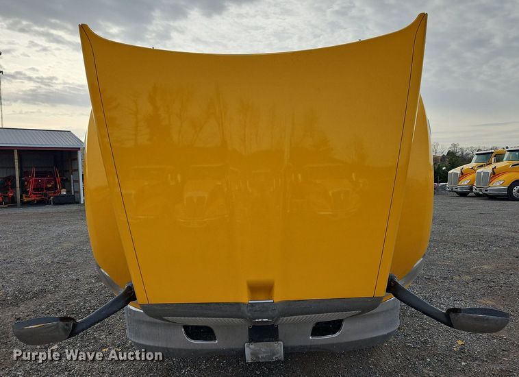 image for item NZ9142 2019 Kenworth  T680 semi truck