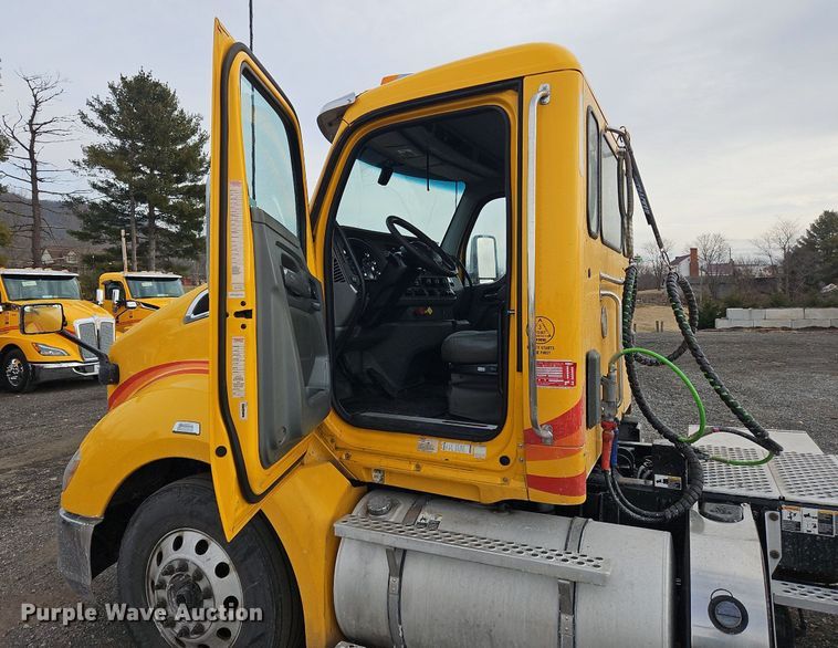 image for item NZ9142 2019 Kenworth  T680 semi truck