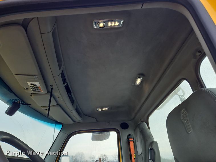 image for item NZ9142 2019 Kenworth  T680 semi truck