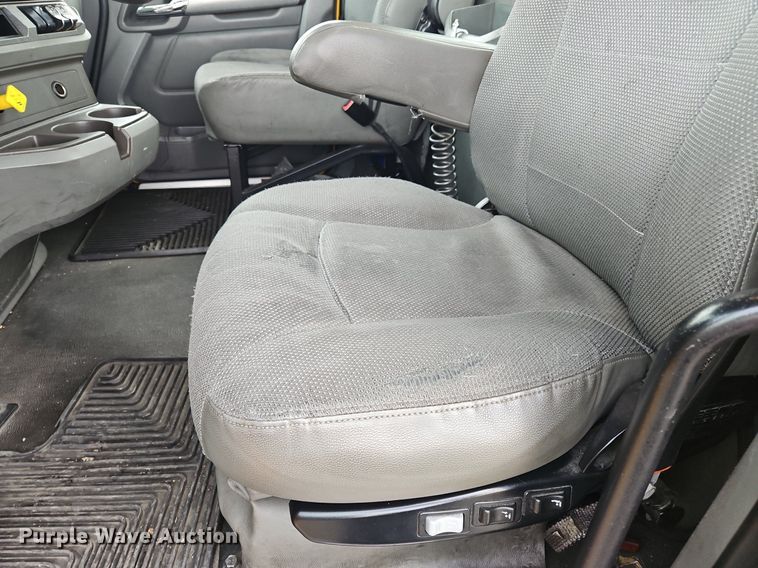 image for item NZ9142 2019 Kenworth  T680 semi truck