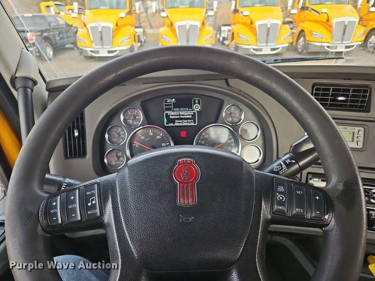 image for item NZ9142 2019 Kenworth  T680 semi truck