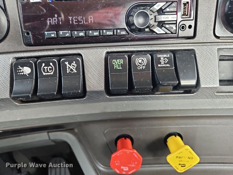 image for item NZ9142 2019 Kenworth  T680 semi truck