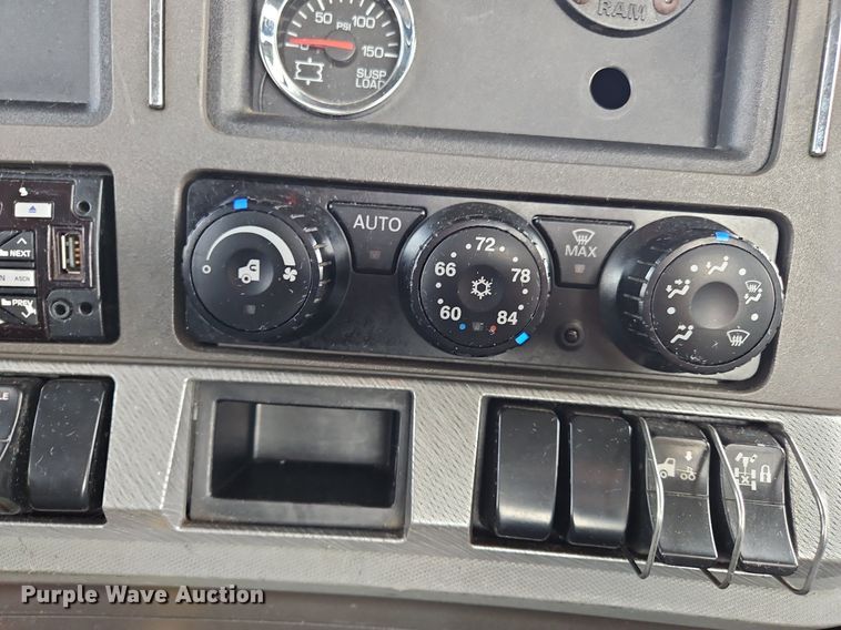 image for item NZ9142 2019 Kenworth  T680 semi truck