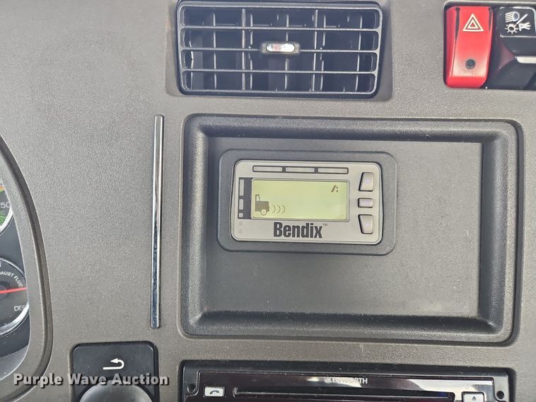 image for item NZ9142 2019 Kenworth  T680 semi truck