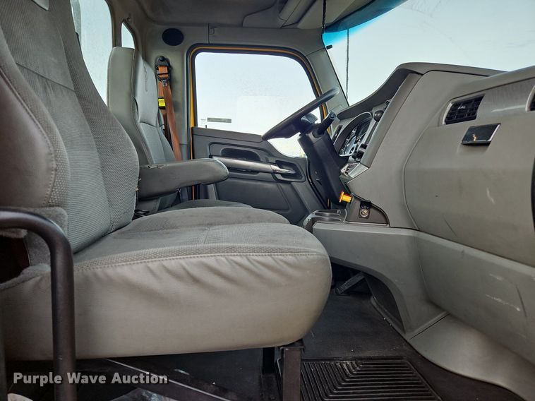 image for item NZ9142 2019 Kenworth  T680 semi truck