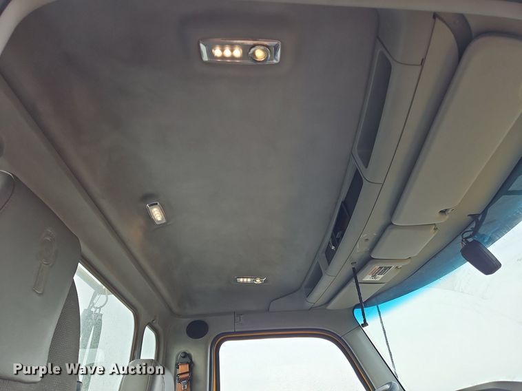 image for item NZ9142 2019 Kenworth  T680 semi truck