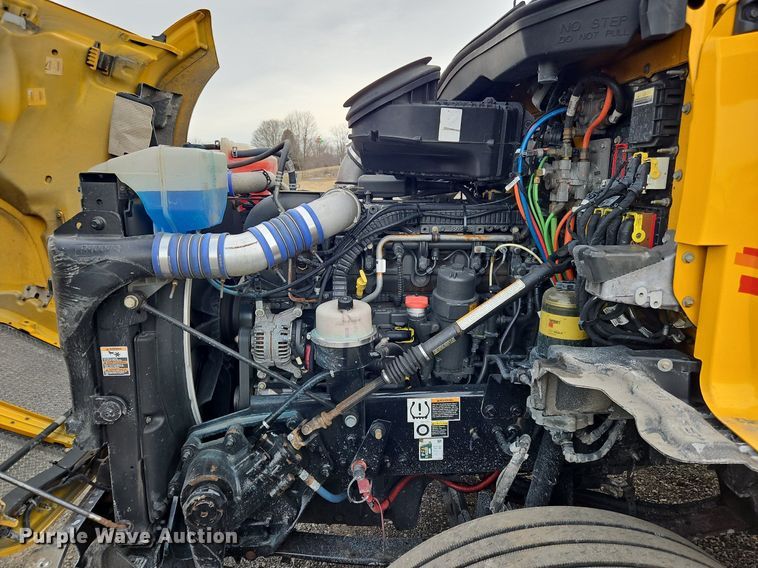 image for item NZ9142 2019 Kenworth  T680 semi truck