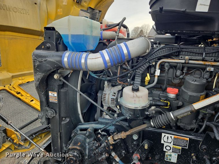 image for item NZ9142 2019 Kenworth  T680 semi truck