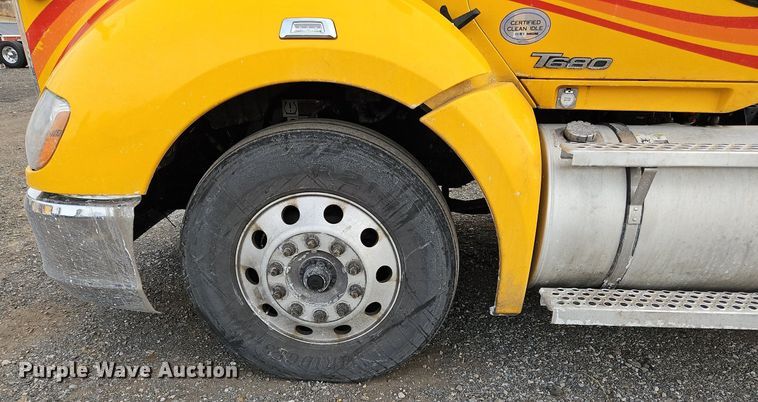 image for item NZ9142 2019 Kenworth  T680 semi truck