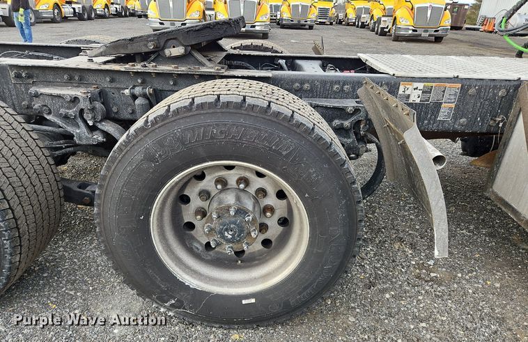 image for item NZ9142 2019 Kenworth  T680 semi truck