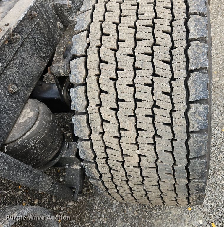 image for item NZ9142 2019 Kenworth  T680 semi truck