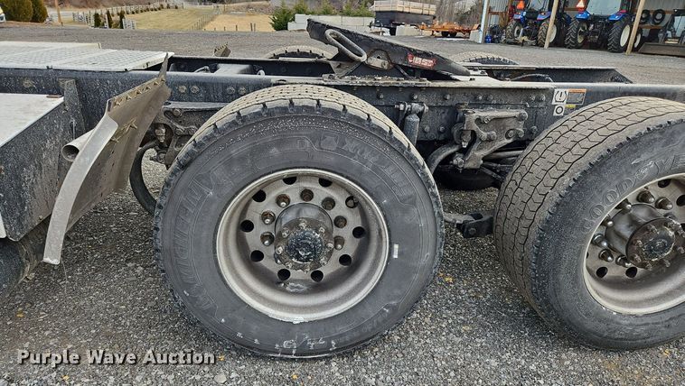 image for item NZ9142 2019 Kenworth  T680 semi truck