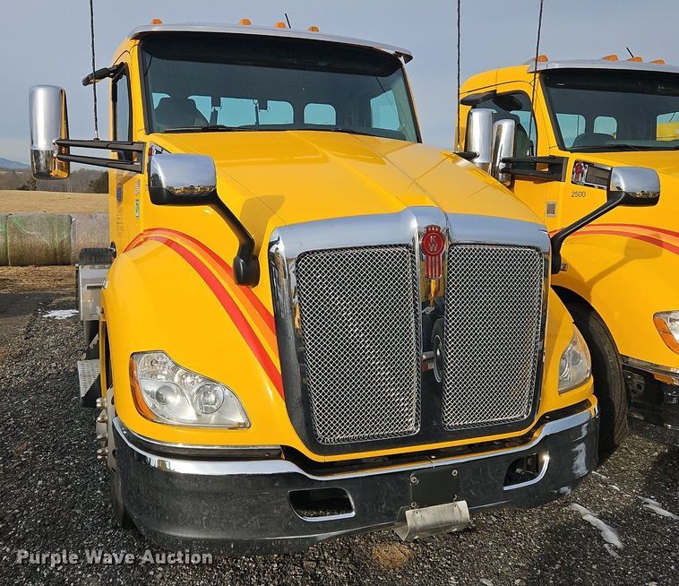 image for item NZ9143 2020 Kenworth T680 semi truck