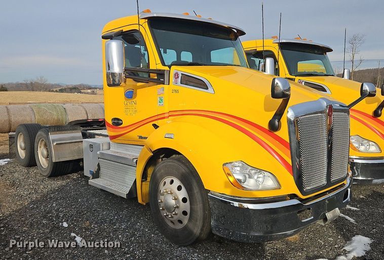 image for item NZ9143 2020 Kenworth T680 semi truck