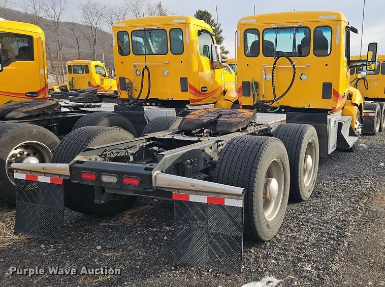 image for item NZ9143 2020 Kenworth T680 semi truck