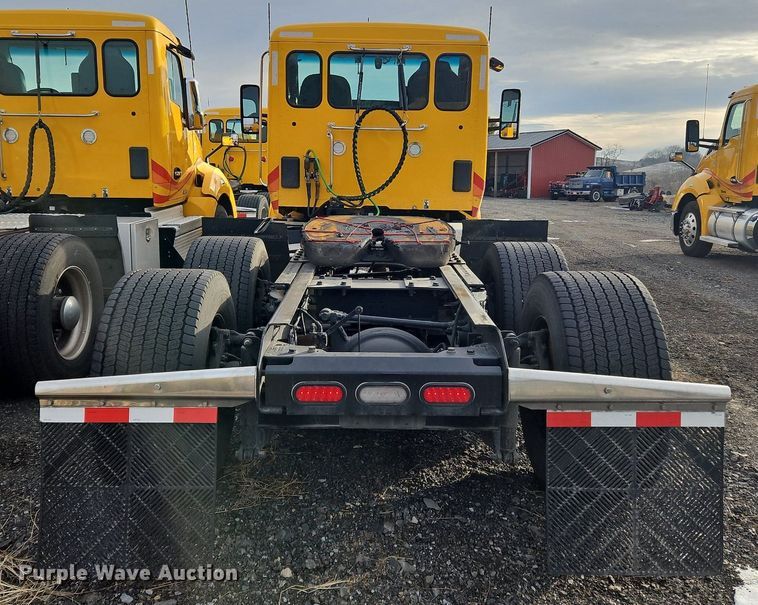 image for item NZ9143 2020 Kenworth T680 semi truck